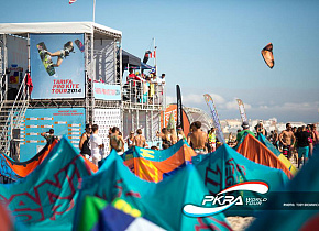 Победа Slingshot мужских и женских гонщиков на чемпионате мира PKRA Тарифа